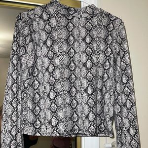 NWOT snakeskin cropped turtle neck